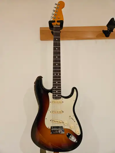 Fender Stratocaster Ultra 2022 Ultra Noiseless™ Vintage Strat Rosewood Ultraburst Neck Radius 10" -...
