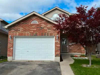 Wonderful 3-Bedroom House Near 401