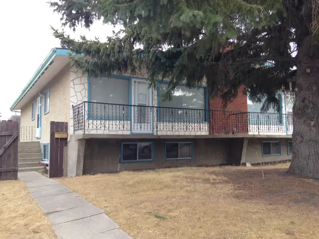 Half Duplex for Rent in Huntington NW Calgary