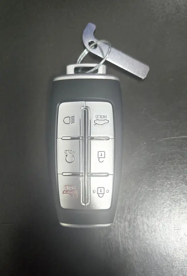Genesis G70 Key Fob in Other Parts & Accessories in Barrie - Image 2