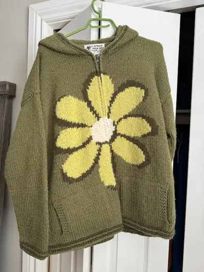 Flower sweater with hood Smoke free & pet free home