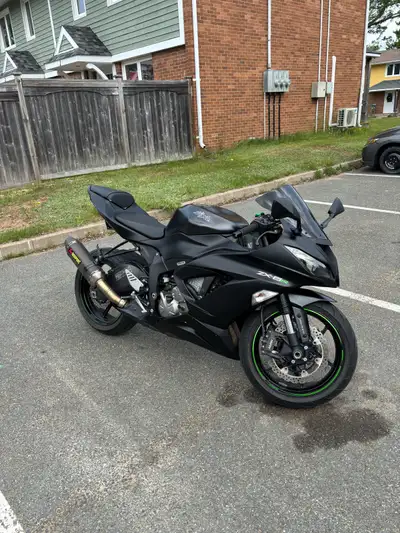 2016 Kawasaki zx6r for sale 16734 kilometres on the bike fresh oil change, coolant flush and new cha...