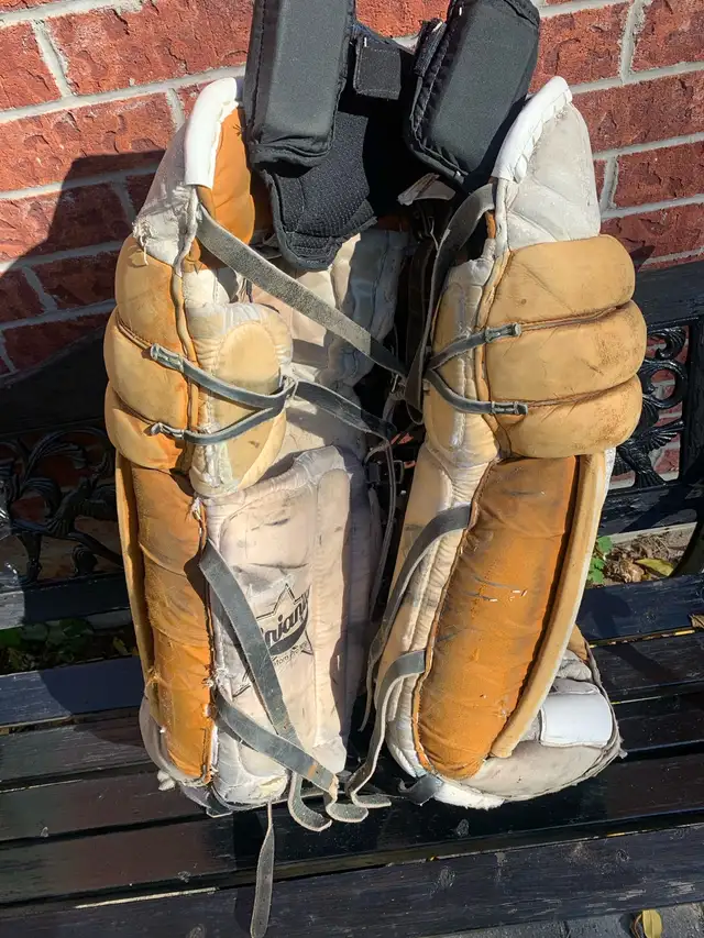 Vintage Goalie Pads in Hockey in Markham / York Region - Image 5
