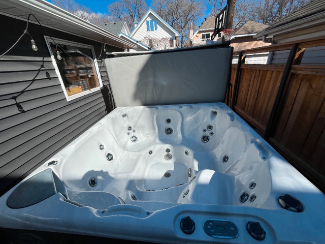 Huge 8 person Beachcomber Hot Tub for Sale! in Hot Tubs & Pools in Edmonton - Image 2