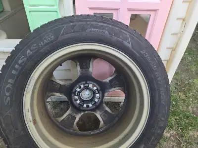 Selling a complete set of 4 OEM Ford 17” alloy wheels with Kumho Solus 4S HA32 SUV all-weather tires...