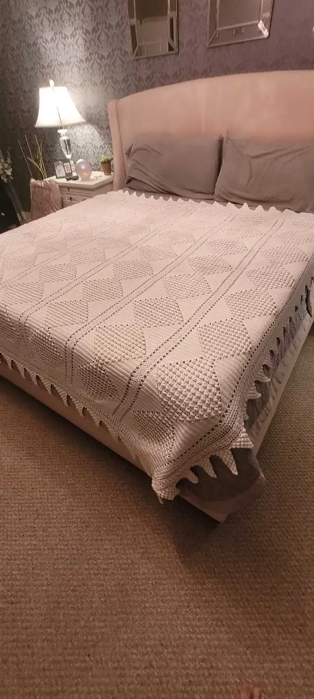 Bed Spread in Bedding in Markham / York Region - Image 2