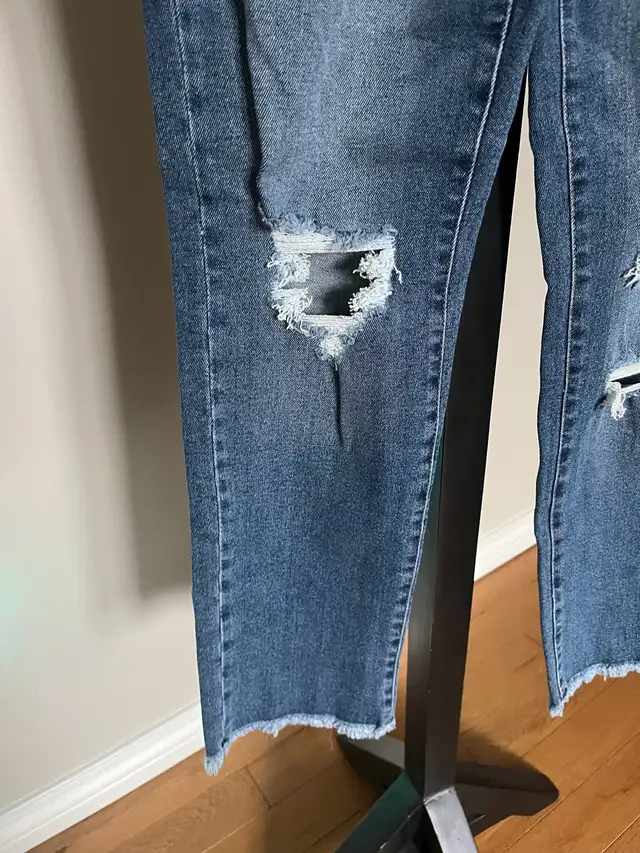 Brand New Kendall+Kylie high rise slim straight jeans in Women's - Bottoms in Barrie - Image 7