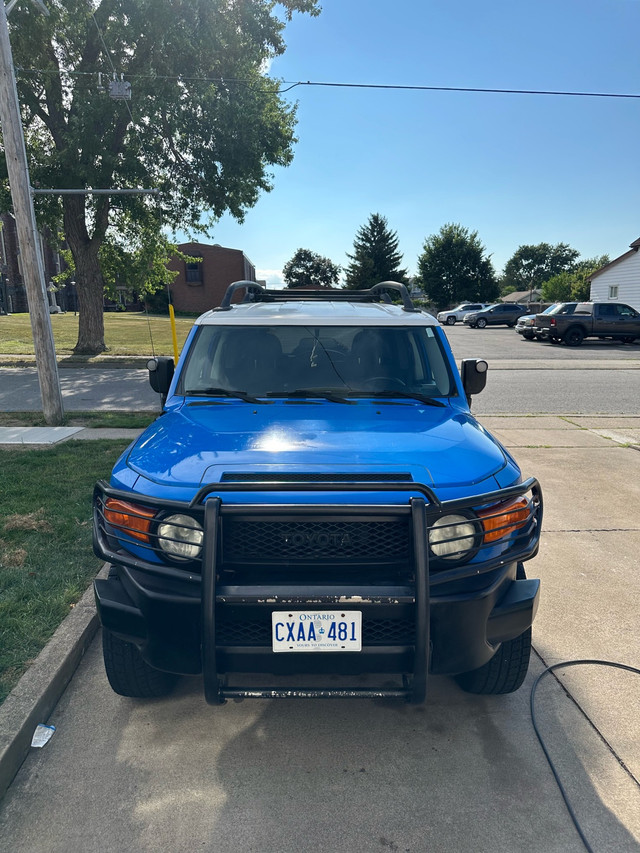 2007 FJ Cruiser Manual in Cars & Trucks in St. Catharines - Image 2