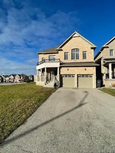 4 bedrooms detached house,bright and spacious of 2600sq.