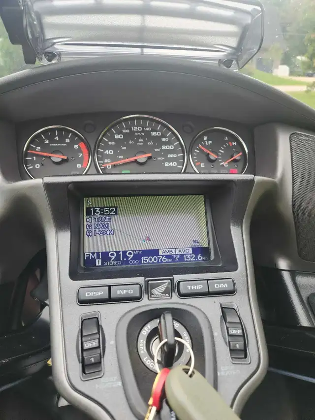 moto Honda Goldwing in Touring in Québec City - Image 9