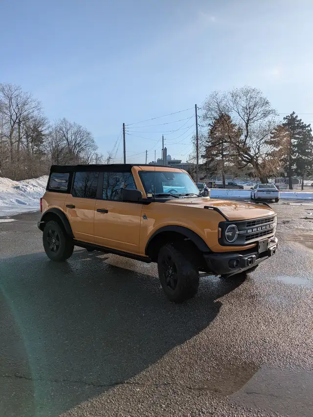 2022 Ford Bronco Black Diamond in Cars & Trucks in City of Montréal - Image 4