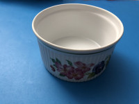 Vintage PERSHORE by Royal Worcester Souffle Round Deep 6" $39