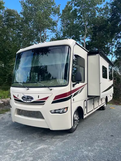 2015 Jayco Precept Class A Motorhome, model 35UN, 36' foot unit and three slide outs . Only 29000kms...