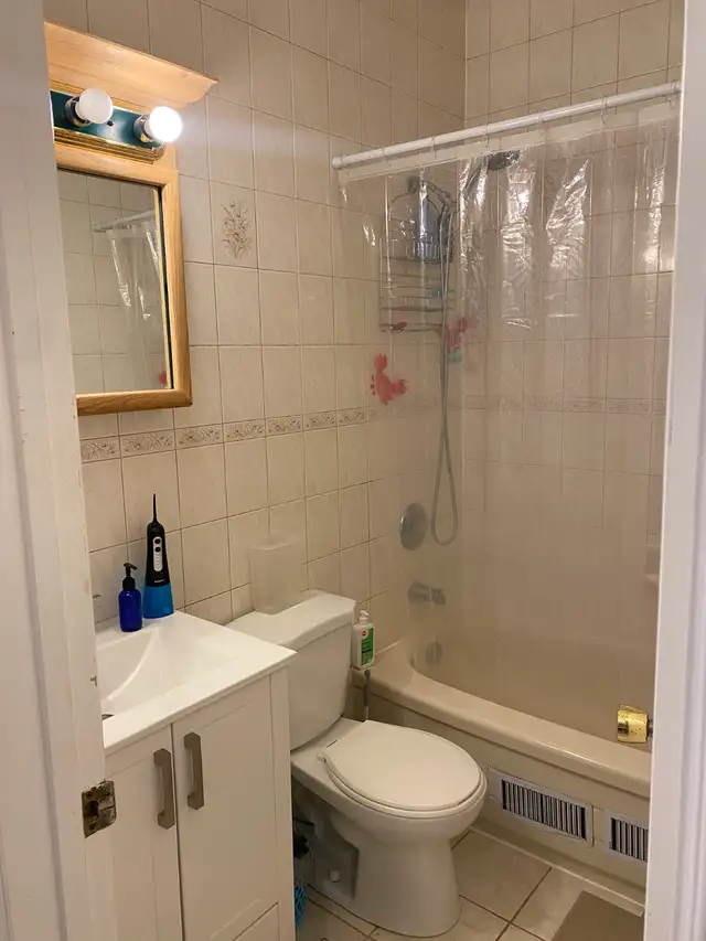 Private Room for Rent with 2 lovely humans and cats- Bloorcourt in Room Rentals & Roommates in City of Toronto - Image 8