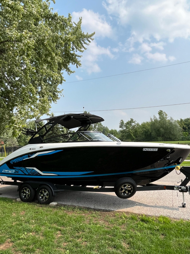 2021 Yamaha 252XE Jet Boat (only 24 hours) in Powerboats & Motorboats in Leamington - Image 2