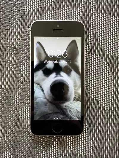 I phone SE 64 GB Unlocked
