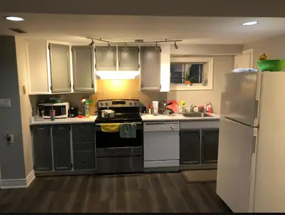 SHARING ROOM AVAILABLE