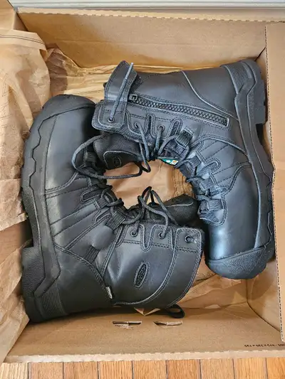 Keen boots size 9, View more