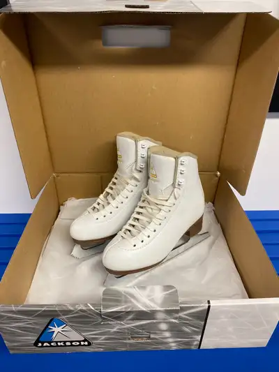 Patin artistique Marque Jackson Modèle Mystique Grandeur 3,5 Servi 1 seul saison Acheter à la fantai...