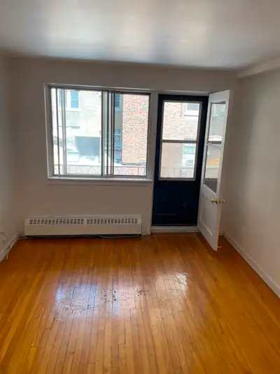 2 1/2 September Westmount Heat, hot water included