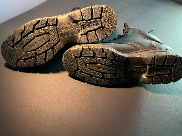 Bottes noires cap d’acier pour femmes ou hommes. dans Femmes - Chaussures  à Laval/Rive Nord - Image 2