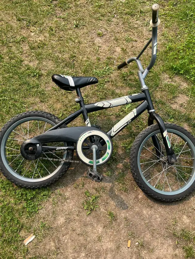 kids bike Star Wars  in Kids in Ottawa - Image 2