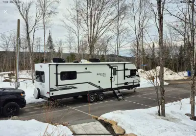 Kodiak Ultimate Dutchmen 2020 2921 FKDS (30pi, 6600lbs), SUPER PROPRE Connection 30/50 amps, 2 slide...