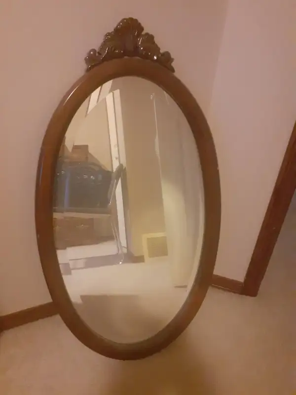 oval shape wooden frame wall mirror in Home Décor & Accents in Calgary - Image 2