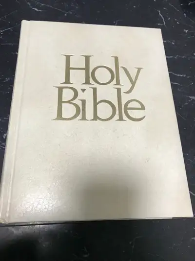 RARE Very Large LEATHER BOUND HOLY BIBLE Vintage 1972 With Really Large Print for east reading. In v...