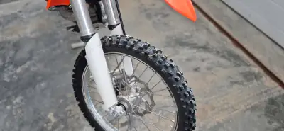 2012 Ktm 450sxf Well maintained low hour bike with around 20-25 hrs. Still has original factory tire...