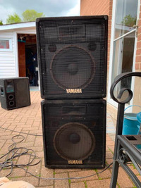 2 x Yamaha SV12 Speakers / Monitors