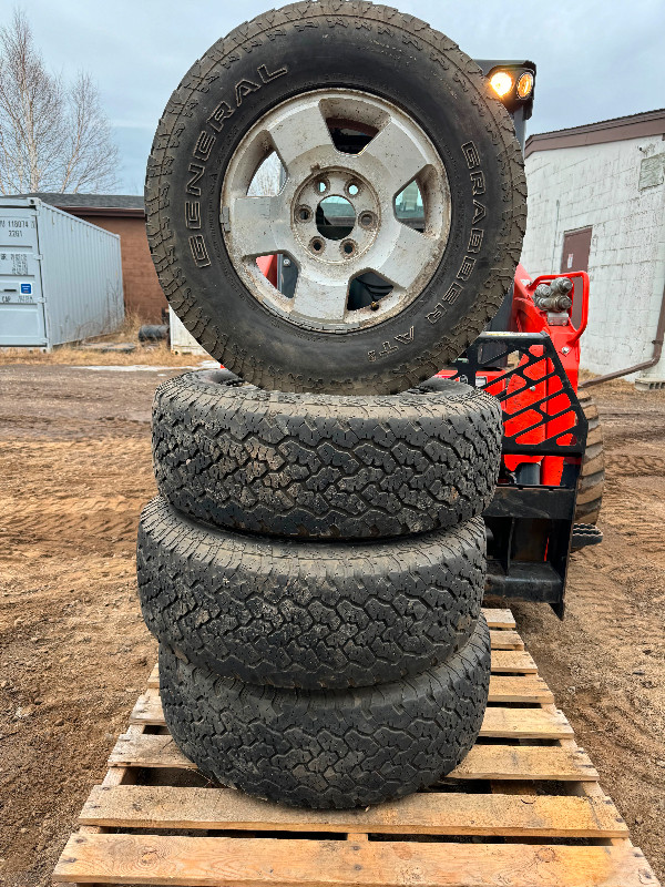 LT 265-70R-17 tires on Ford rims Excellent conditi in Tires & Rims in Thunder Bay