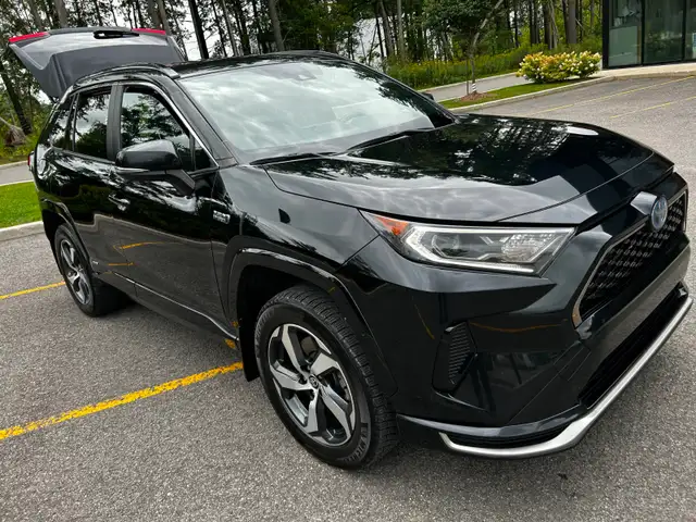 Toyota RAV4 Prime SE PHEV AWD 302 hp, 68 km electric range