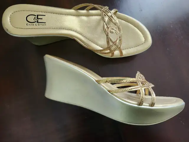 gold sequin slip on sandals / shoes size 8 in Women's - Shoes in Kitchener / Waterloo - Image 3