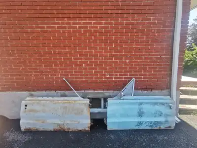 1966 1967 Dodge Coronet / Charger Hood Capot & Other Parts MOPAR Hood/Capot - $250 Doors/Portes (3 a...