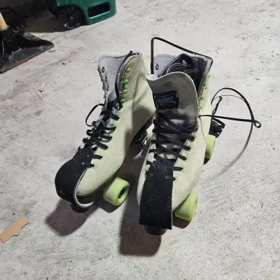 Selling my used rollerskates, View more