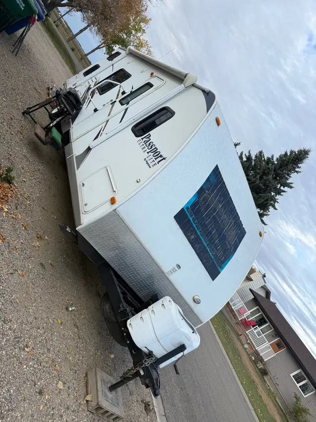  2010 Keystone passport ultralight in Travel Trailers & Campers in Regina - Image 3