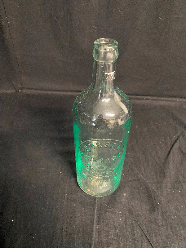 Sussex Beverage Company Bottle in Arts & Collectibles in Moncton - Image 3
