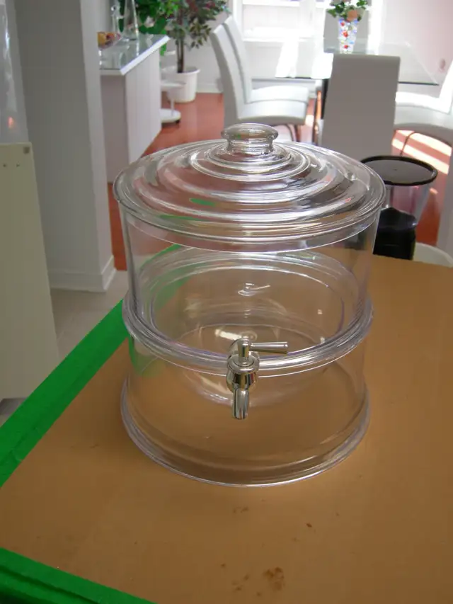 Two-Tier Stackable Beverage Dispenser439247267861647361