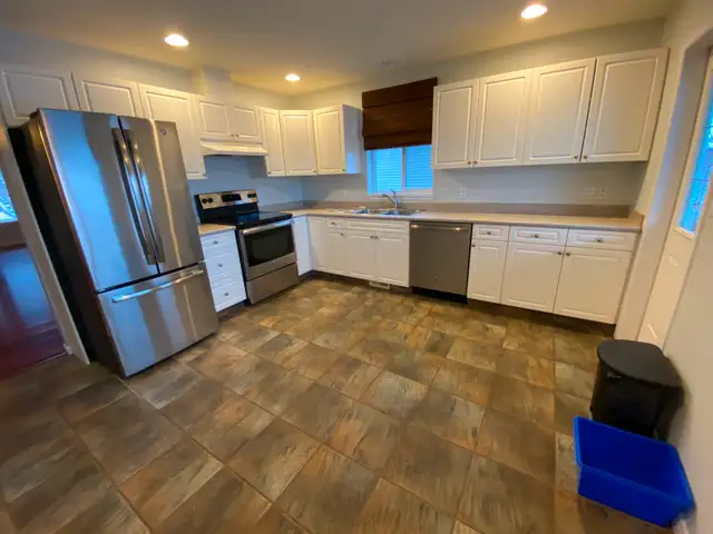 3 Bedroom, 2 Bathroom Home in Pineview Valley in Long Term Rentals in Kamloops - Image 4