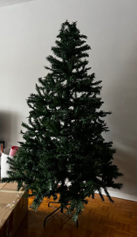 7’ pre-lit Christmas tree with box