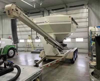 Scale, tarp, Honda engine with electric start, stored indoors, one owner, electric brakes. Excellent...