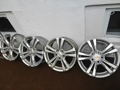 it's suitabl for GM/CHEVY/CHRYSLER,17 inch, wheel pattern is 5*120mm, Centre bore 67.1mm. the orgina...