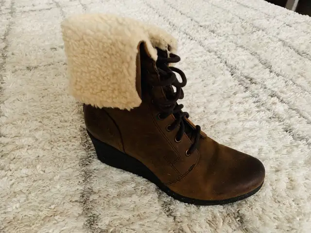 UGG Women's W Zea Cold Weather Waterproof Boots (Sz 8) in Women's - Shoes in Markham / York Region - Image 6