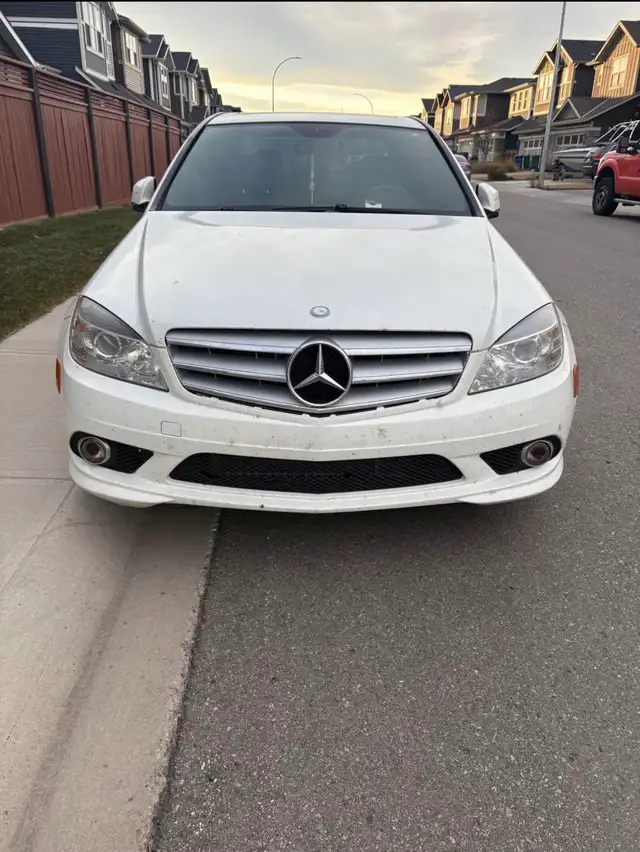 2009 mercedes benz  in Cars & Trucks in Calgary - Image 4