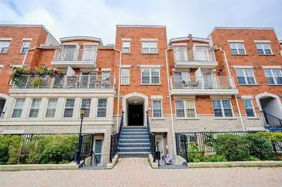 Bright, cozy townhouse for rent, 5 minutes walk to line 1 and line 6 subway station, 7 minutes walk...