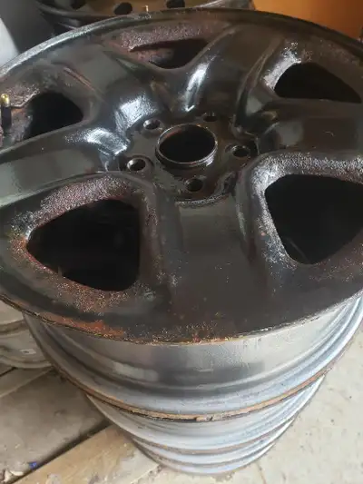 4 set 17 inch Toyota steel rims yes have rust. good for winter wheels. fit many toyotas like rav 4 h...