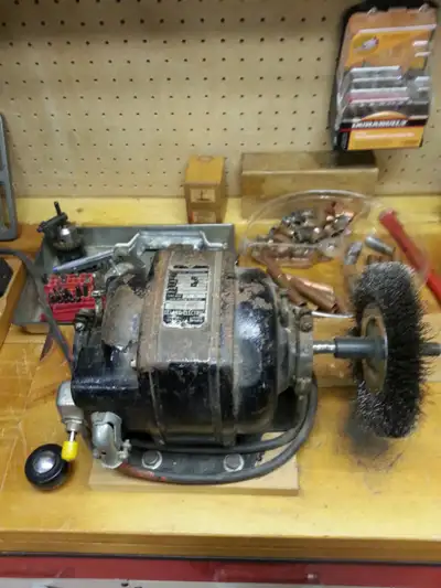 Leland Electric Motor K8-21 - Testing available in my garage 1725 rpm with wire buffer brush to remo...