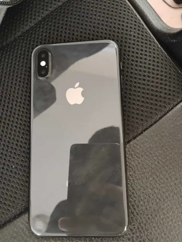 iPhone XS 256gb 100% in Cell Phones in Markham / York Region - Image 5