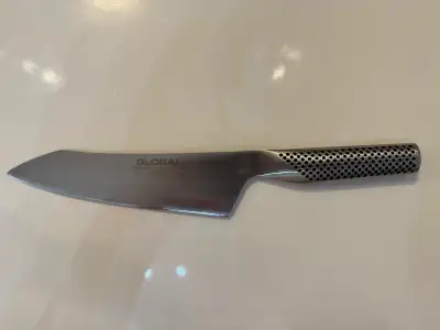 The Global G4 Asian 7" Chef's Knife (71G4) has both balance and an amazing edge. The blade is made f...